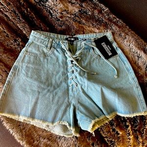 Riot tie highwasted mom short stonewash